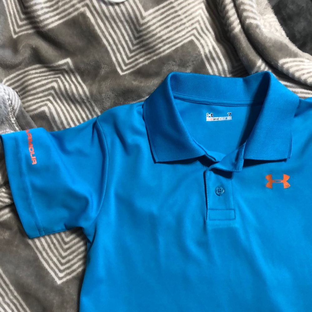 Boys UA short sleeve shirt